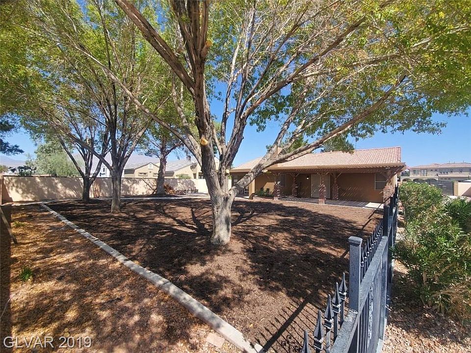 2nd image of 7839 N Torrey Pines Dr