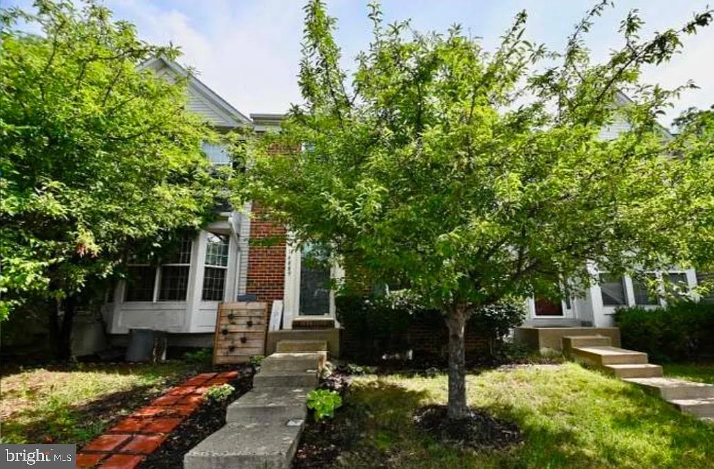 4 bed, 3.5 bath, 1662 sqft, $3,000 — Photo 2