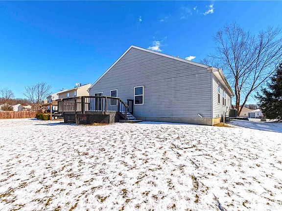 5th image of 147 Strawberry Fields Dr