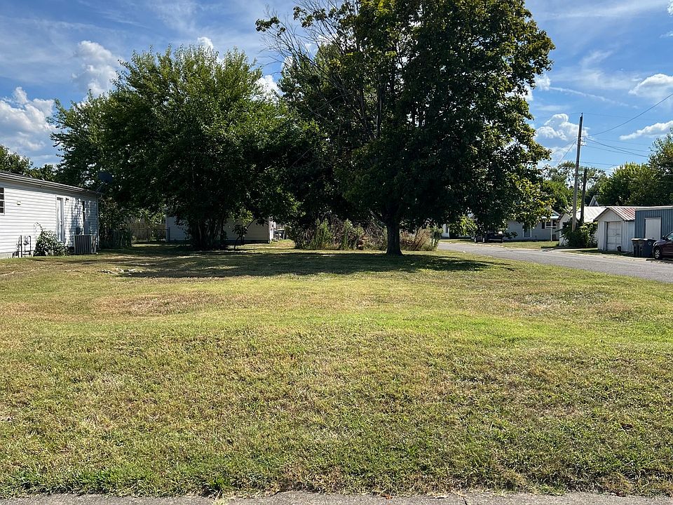 2nd image of 617 W Laurel St