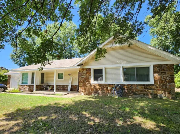 1203 Woodlawn Dr, Miami, OK 74354