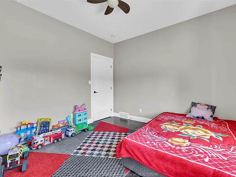 498 Sacred Heart Dr #UPPER — Photo 14