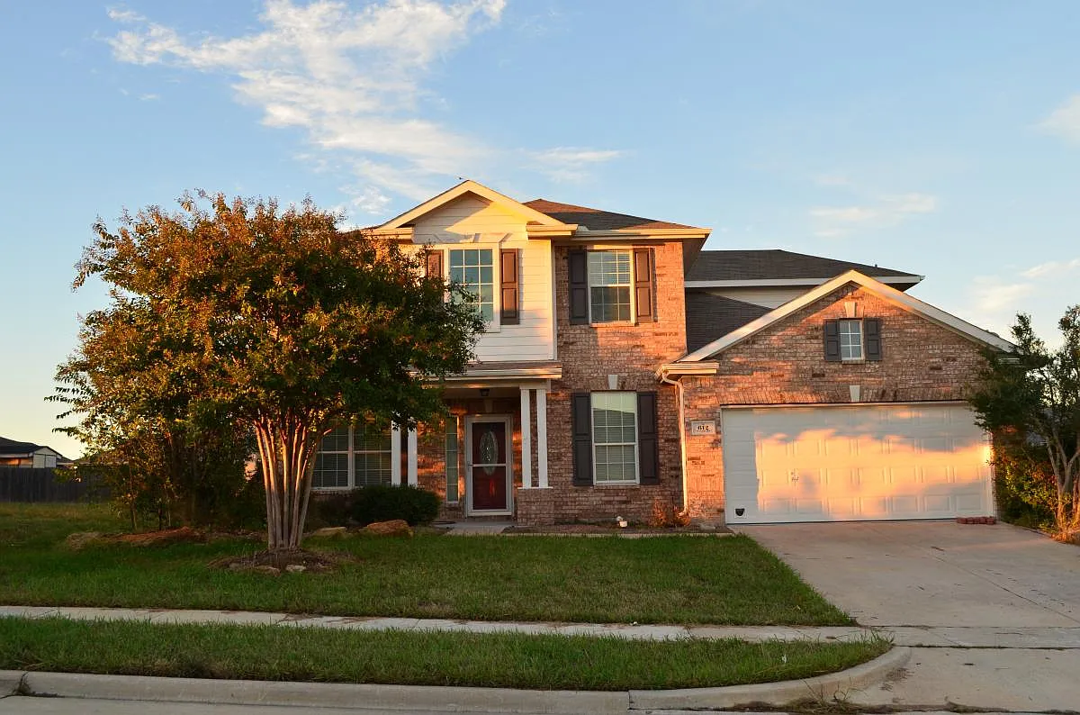 4 bed, 2.5 bath, 3001 sqft, $2,900 — Photo 1