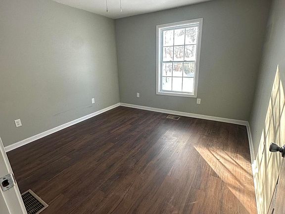4th image of 550 Longfield Ave