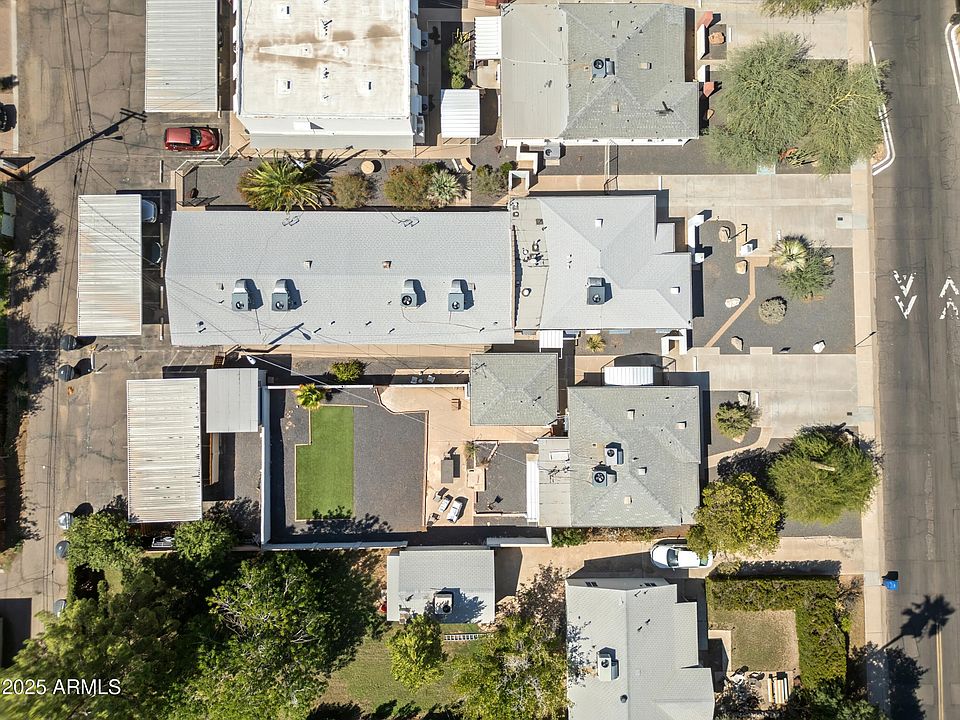 2nd image of 1218 S FARMER Avenue