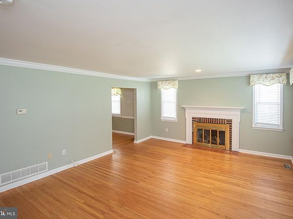 5th image of 102 N Drexel Ave