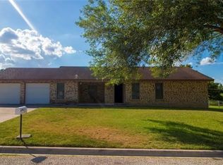 144 Lago Vis, Luling, TX 78648