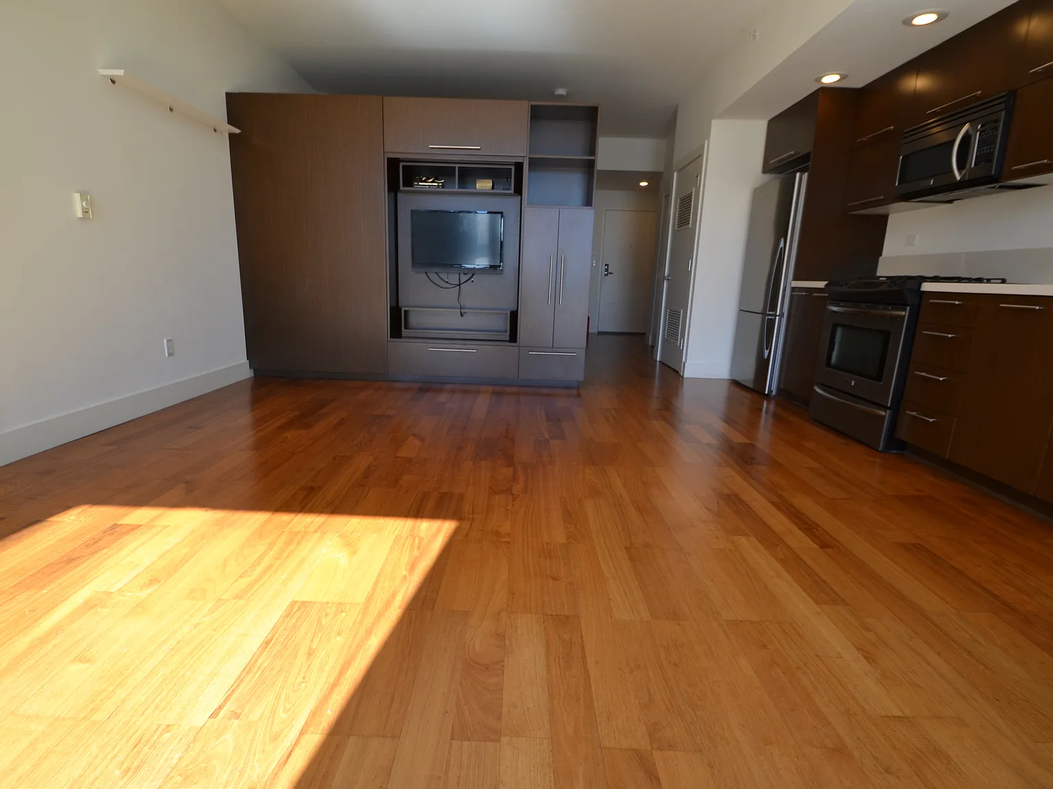 1 bed, 603 sqft, $2,322 — Photo 4