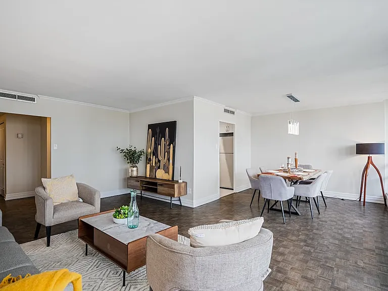355 R Saint Clair Ave W — Photo 8