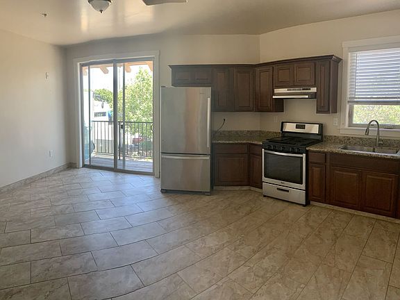 3rd image of 401 Monterey St Ste 201