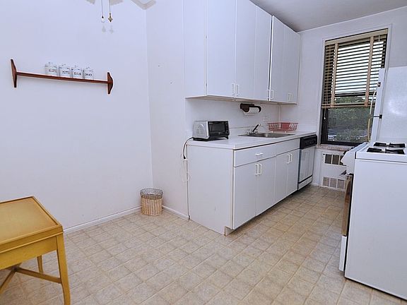 4th image of 22626 Union Tpke APT 6B