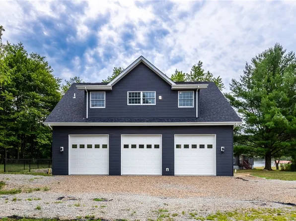 402 Sunset Rd, Friedens, PA 15541