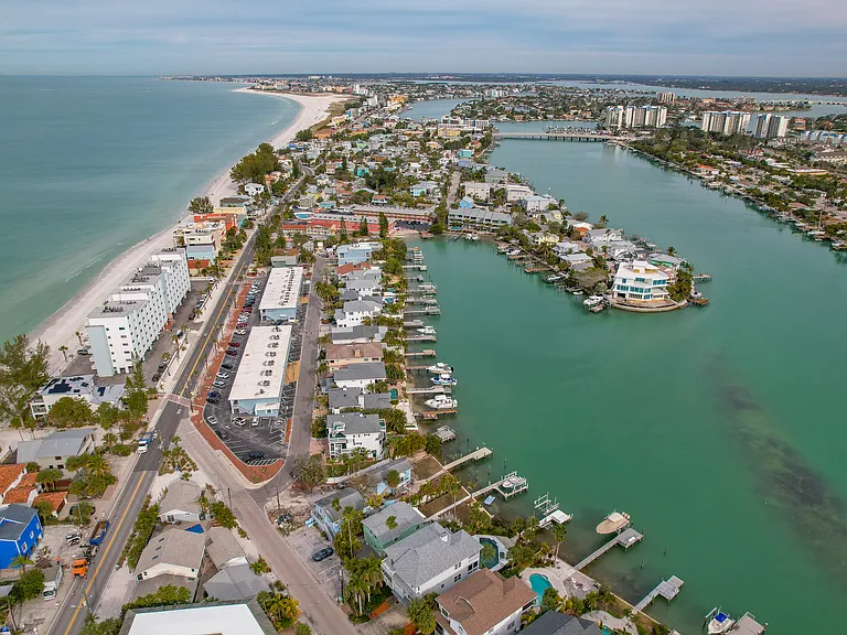 8441 Bayshore Dr #B — Photo 34