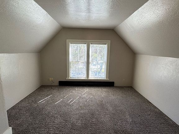 3rd image of 816 NE 8th St APT D