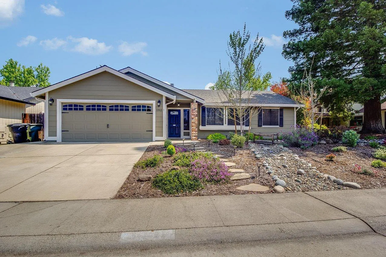 1312 Providence Way photo 1