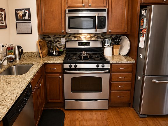 4th image of 2303 E Fairmount Ave