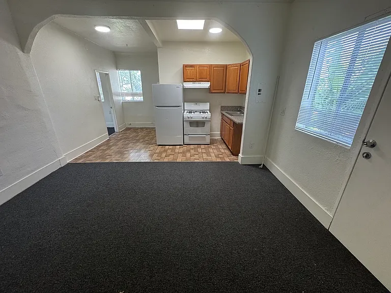 127 N Burlington Ave #C — Photo 3