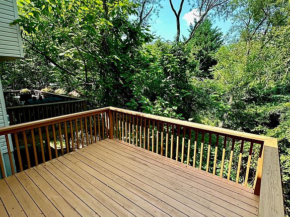 64 Zachary Dr - Spacious Elevated Deck