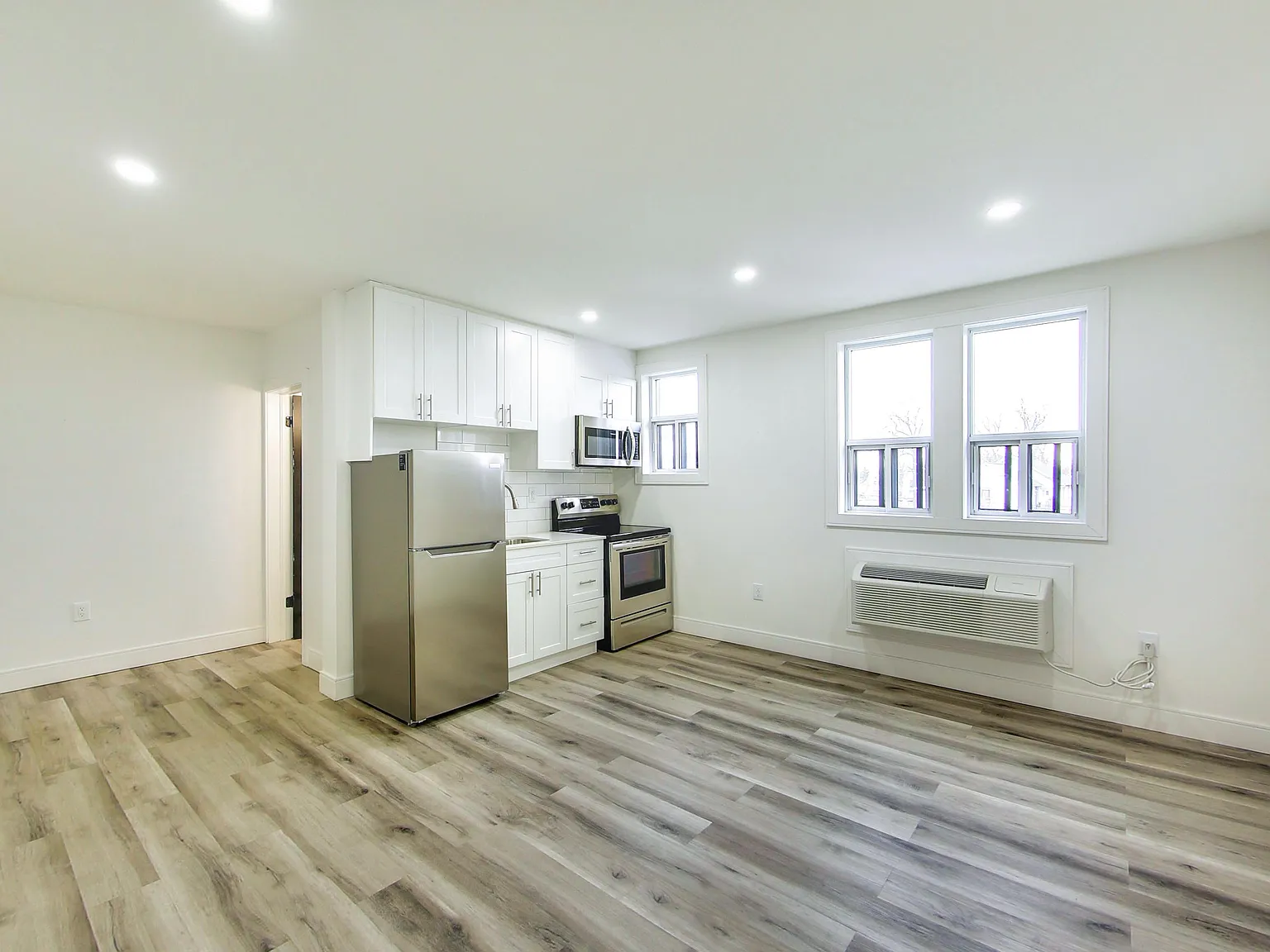 444 Park Street West Windsor — Photo 2