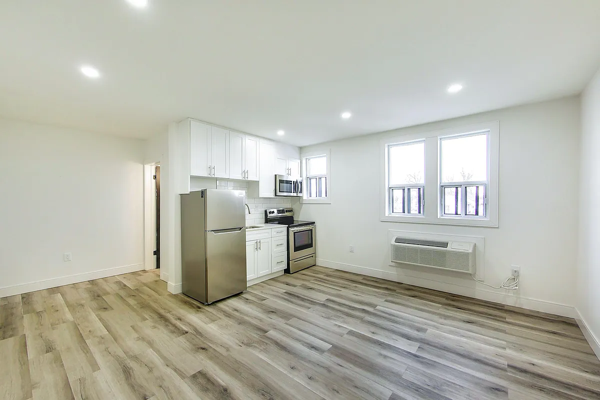 Building Photo - 444 Park St W #107