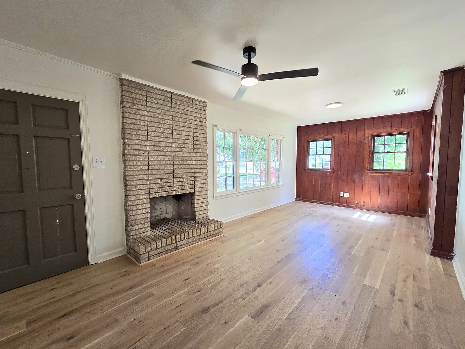2 bed, 945 sqft, $1,395 — Photo 2