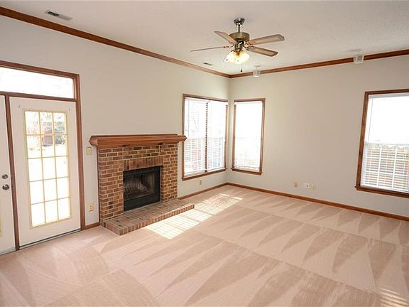 2nd image of 615 Sydenham Blvd