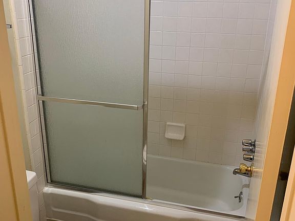 4th image of 1861 N Van Ness Ave #108