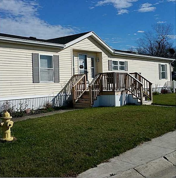 1st image of 216 Pinewood Cir