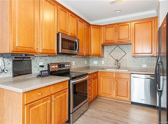 4th image of 310 Dusk Dr #44