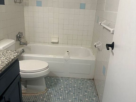 4th image of 2810 Euclid Ave #11