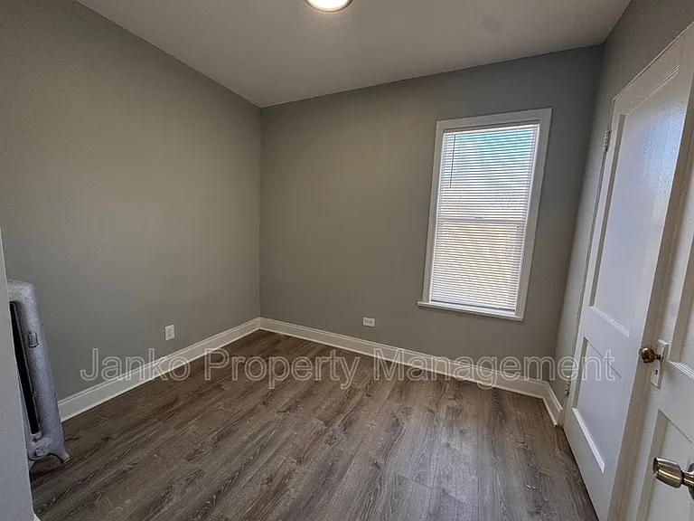 5352 W Division St #2R — Photo 8