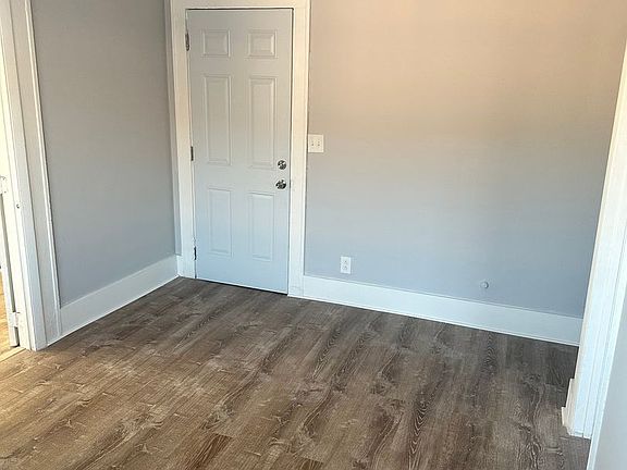 4th image of 1053 SW 2nd St #2