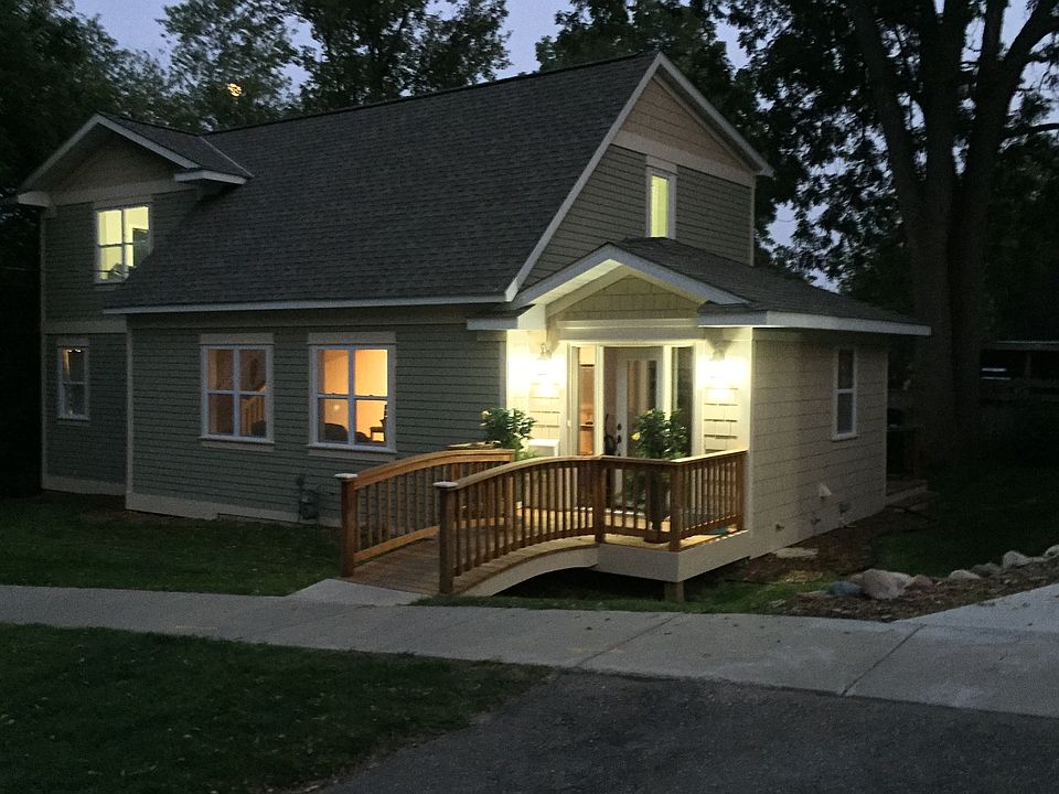 1st image of 209 Wilkins St E