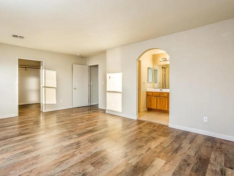 2609 Los Palos St — Photo 22