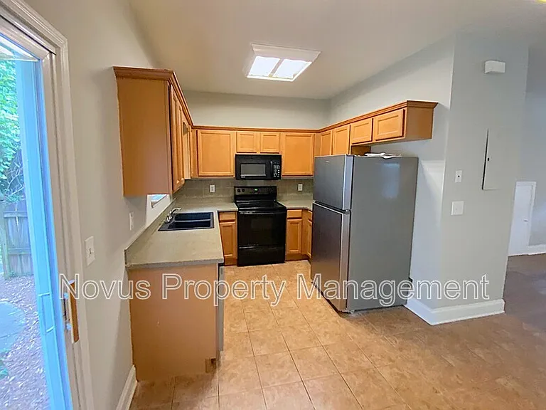 145 Bowen St #C4 — Photo 6