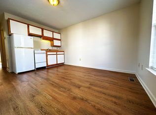 1202 D St APT E1, Waynesboro, VA 22980