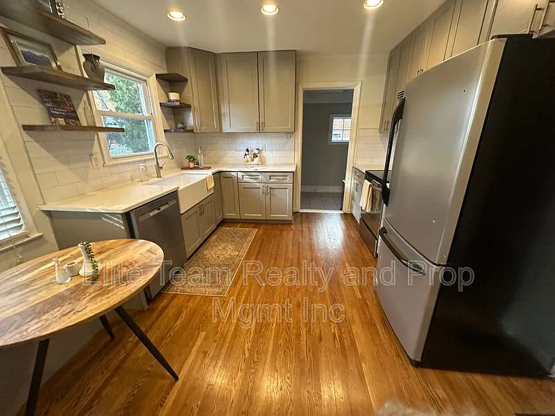 3 bed, 2.0 bath, 1593 sqft, $2,995 — Photo 3