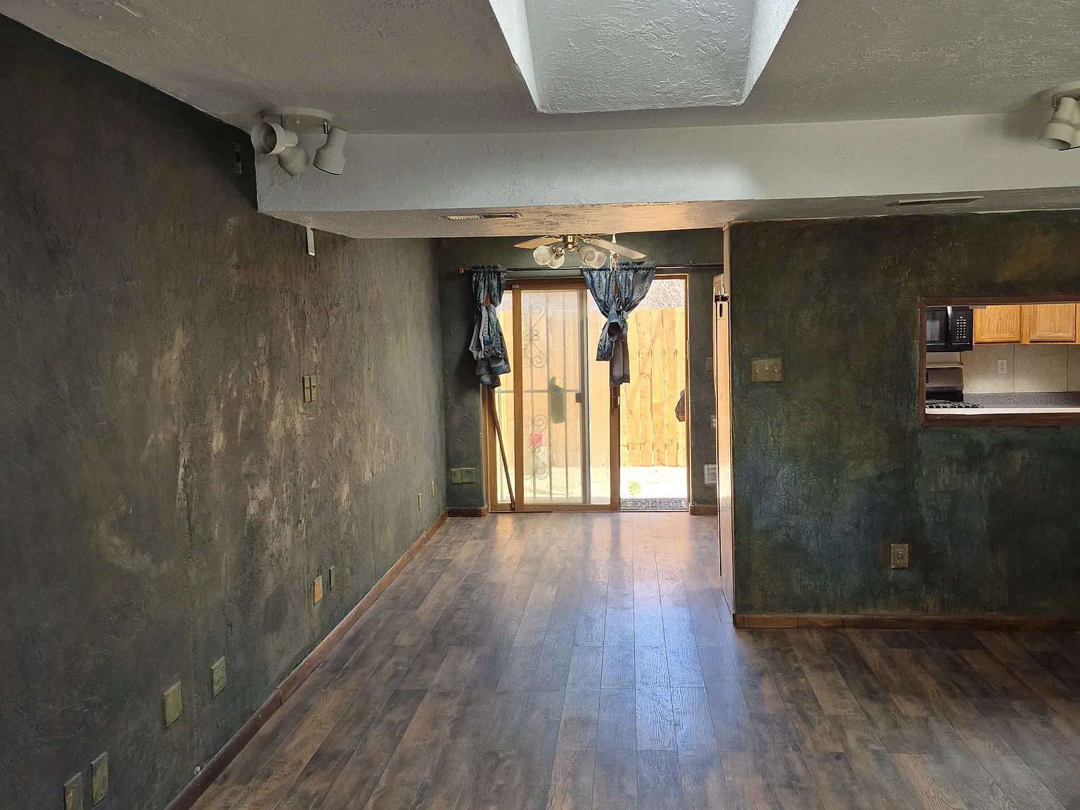 1800 Carol St NE — Photo 4