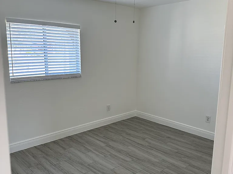 1306 SW 43rd Ln — Photo 8