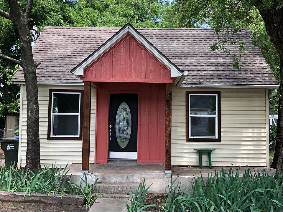 Front entry and porch, south facing.