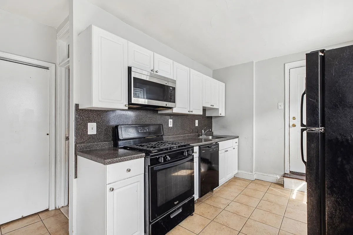 Building Photo - 4161 Ridge Ave #2