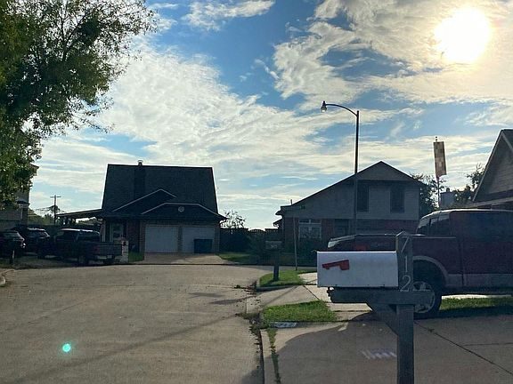 5th image of 708 Prairie Ln