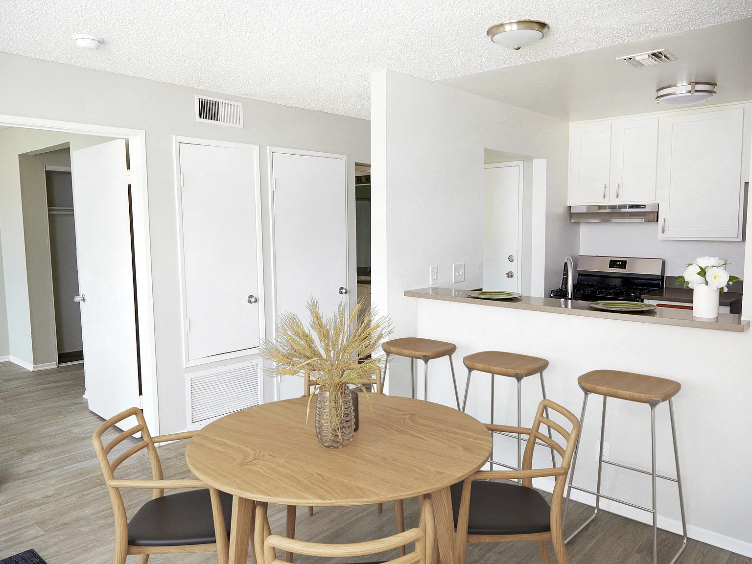 Laurel Terrace — Photo 1