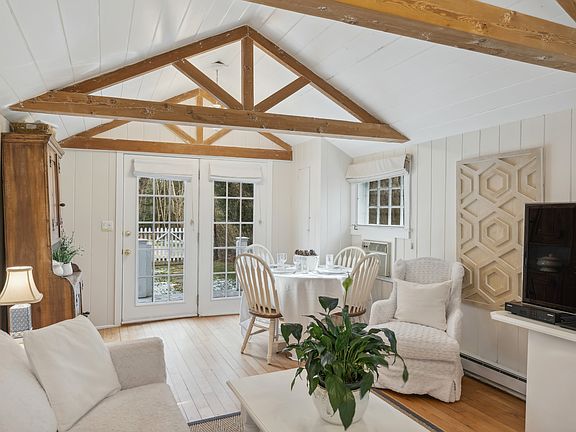 5th image of 31 Wainscott Stone Rd