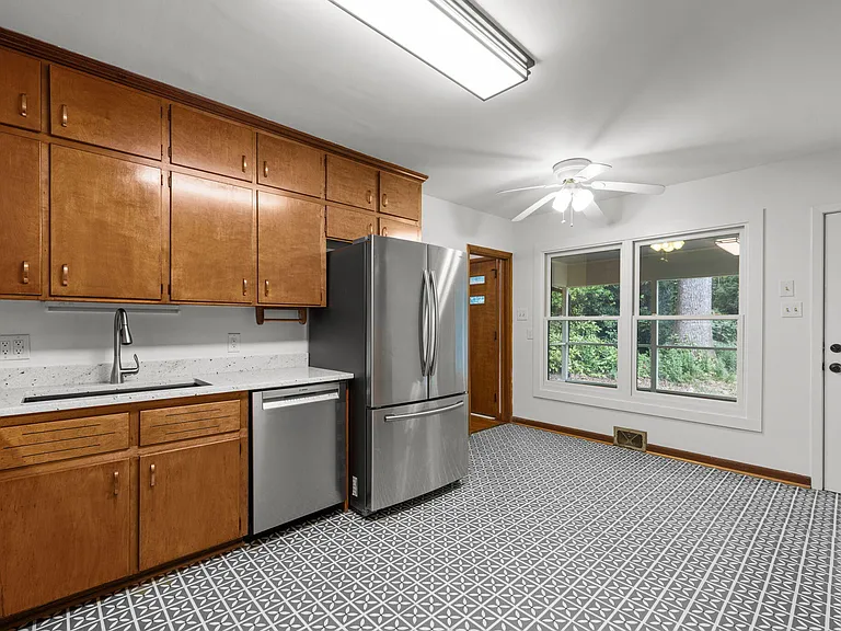 3026 Devonshire Dr — Photo 10