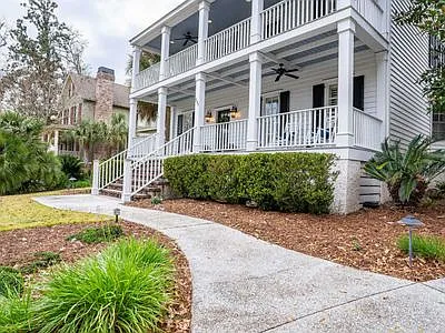 4 bed, 2.5 bath, 2740 sqft, $3,480 — Photo 3