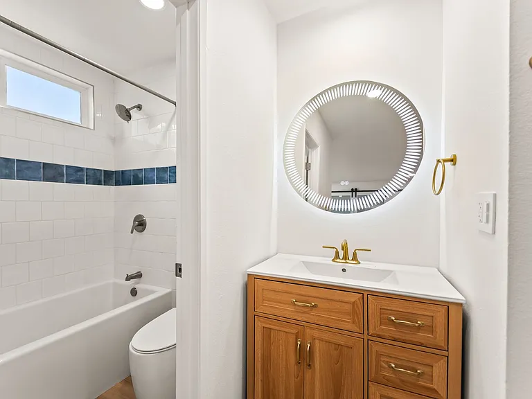 4329 Van Nuys Blvd — Photo 13