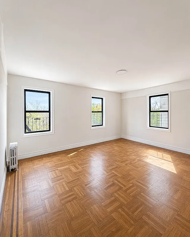 655 Pelham Parkway North 4H