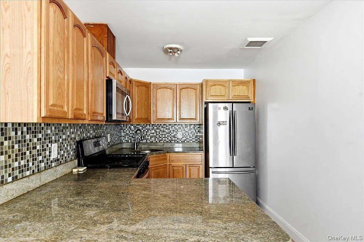 1 bed, 1.0 bath, 3651 sqft, $2,300 — Photo 2