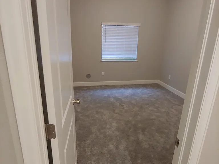1042 Woodgate Ct — Photo 38